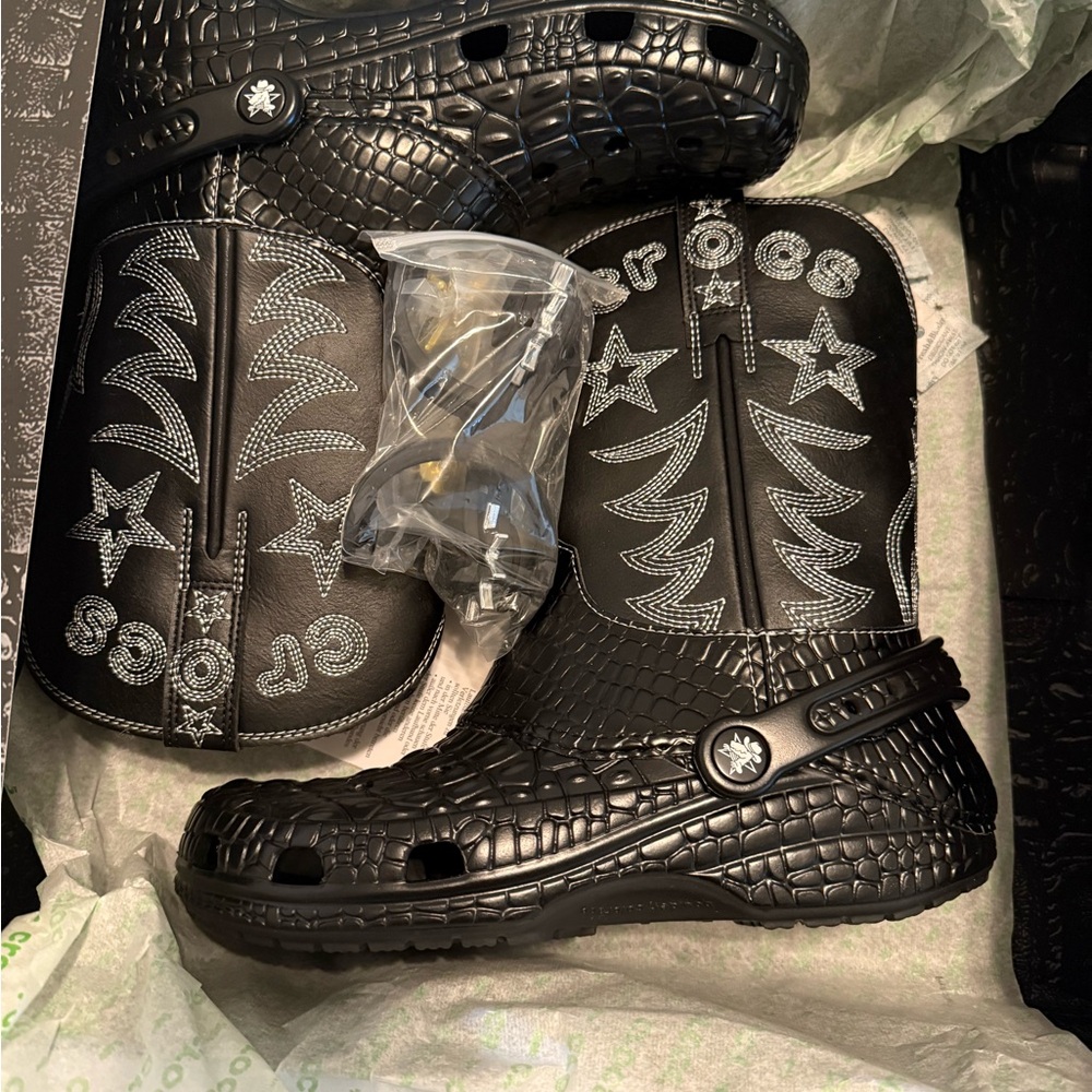 NWT CROCS Classic Cowboy Boot in Black